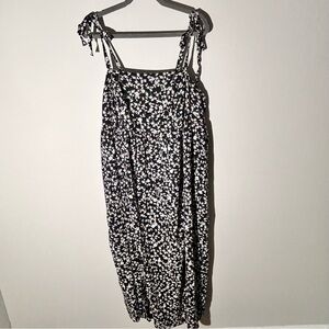 Old Navy women’s 2x  Black and White floral Maxi Dress with pockets EUC